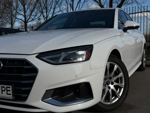 Audi A4 - фото 1