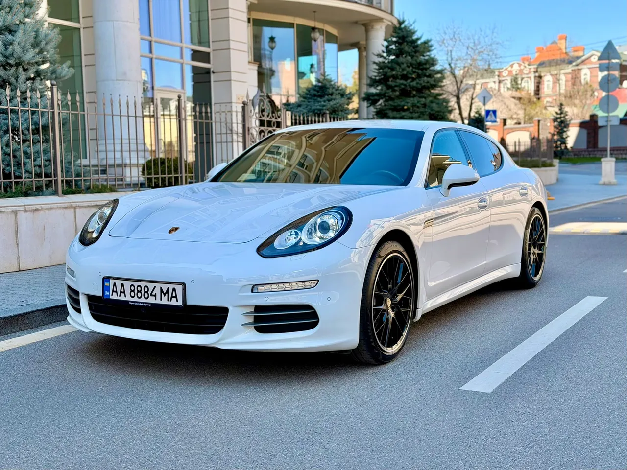 Porsche Panamera - фото 1