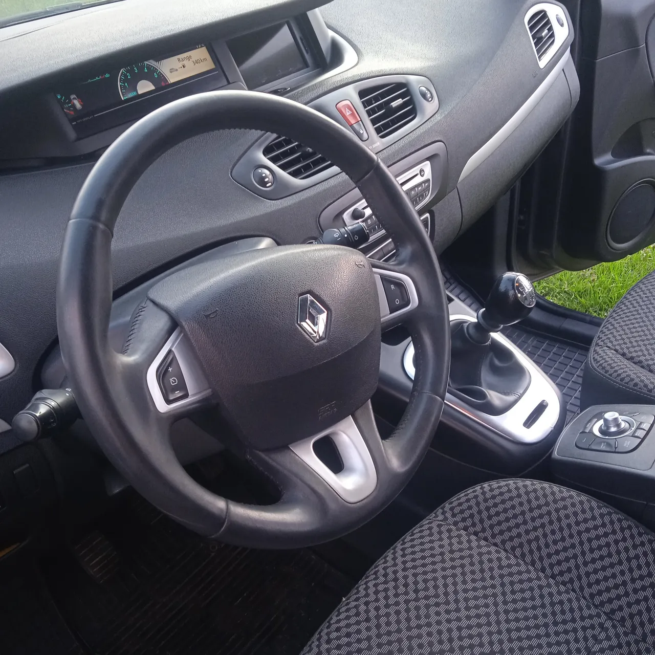 Renault Scenic - фото 10