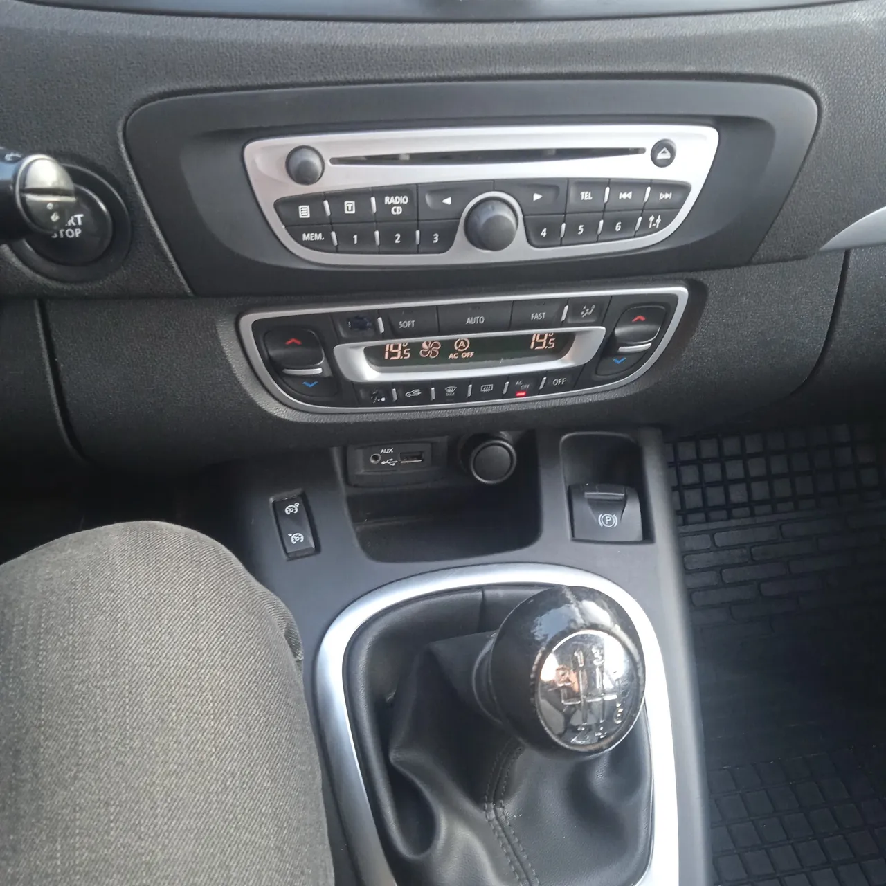 Renault Scenic - фото 18