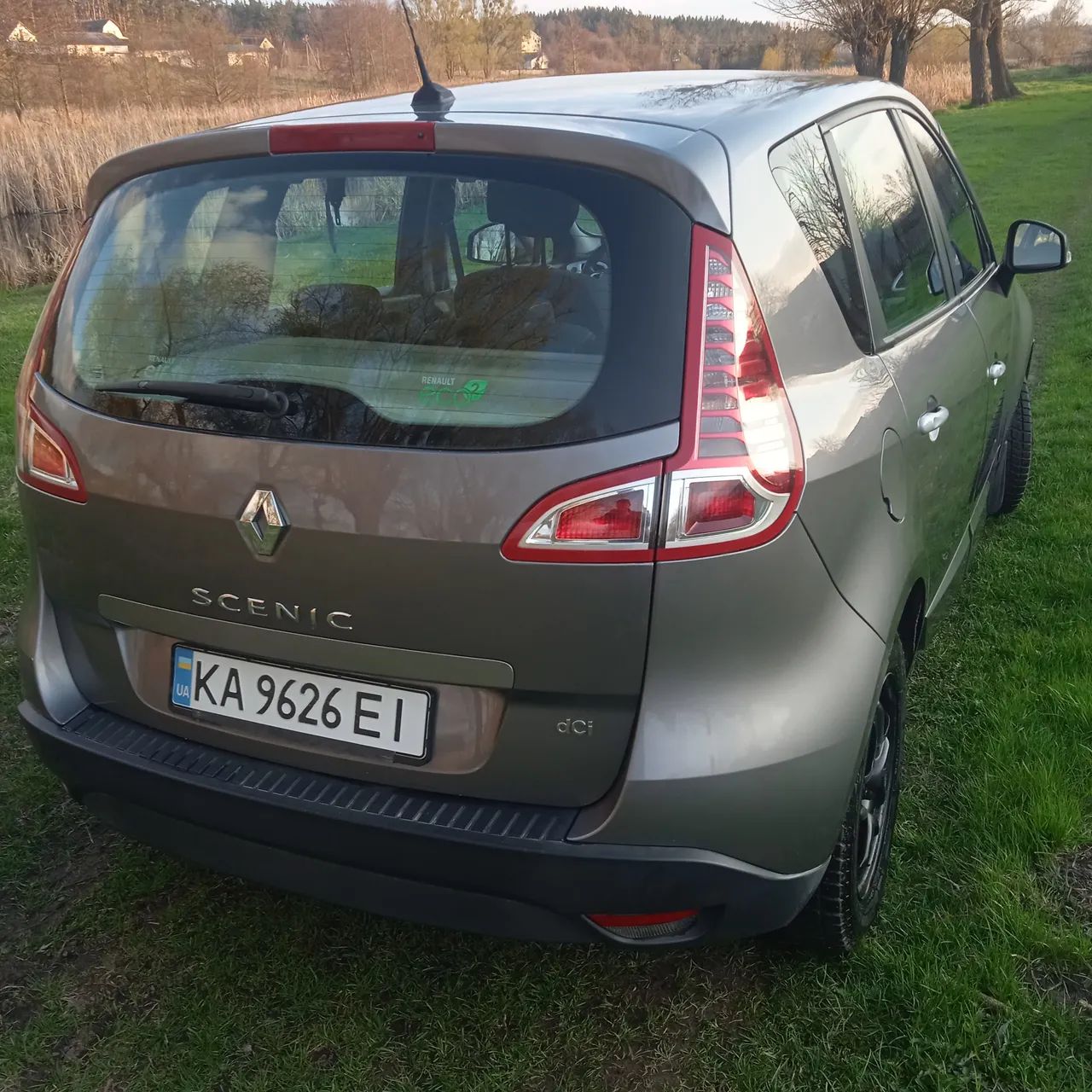 Renault Scenic - фото 16