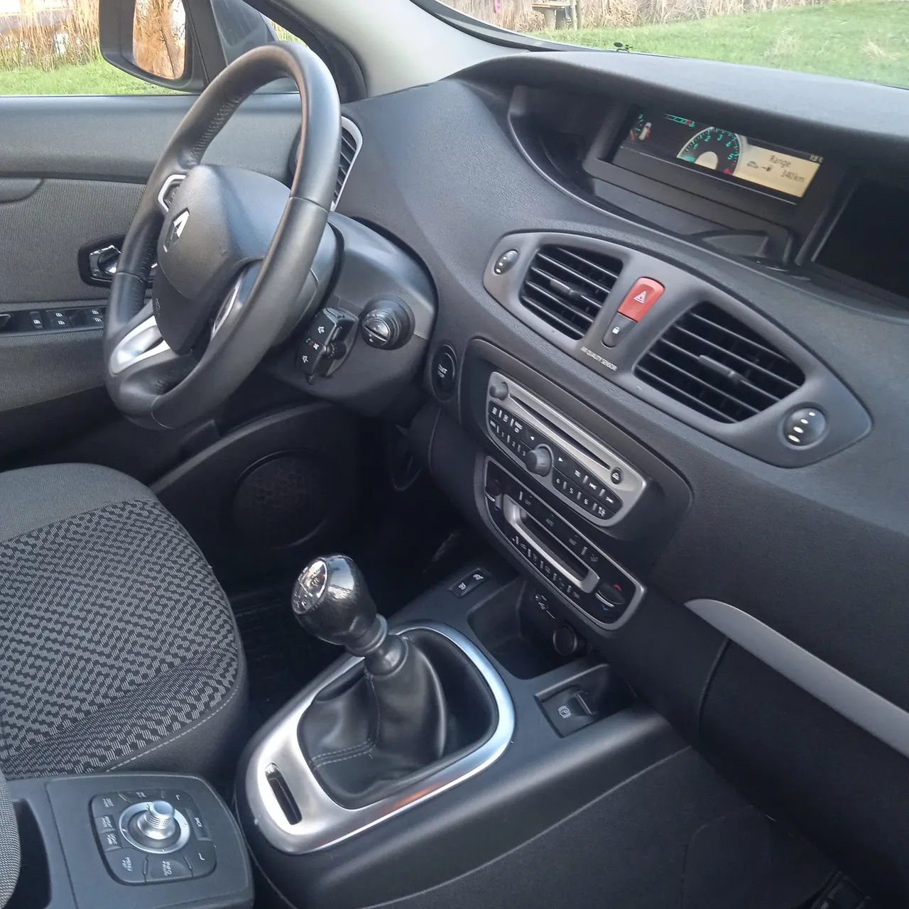 Renault Scenic - фото 12