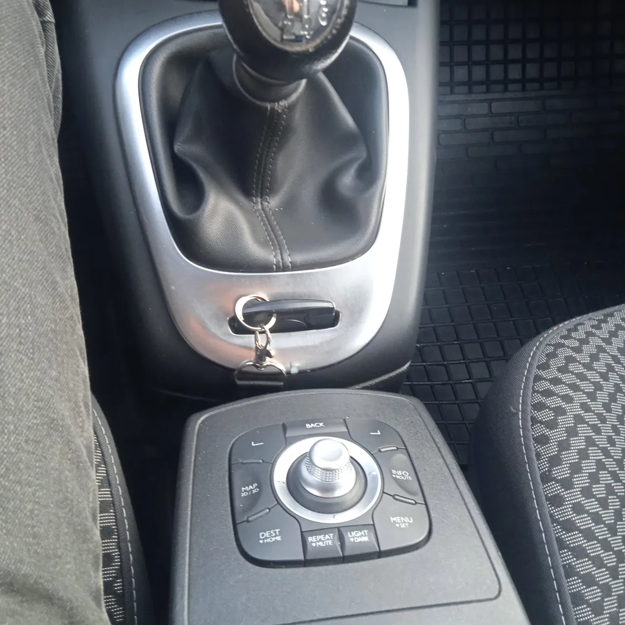 Renault Scenic - фото 17