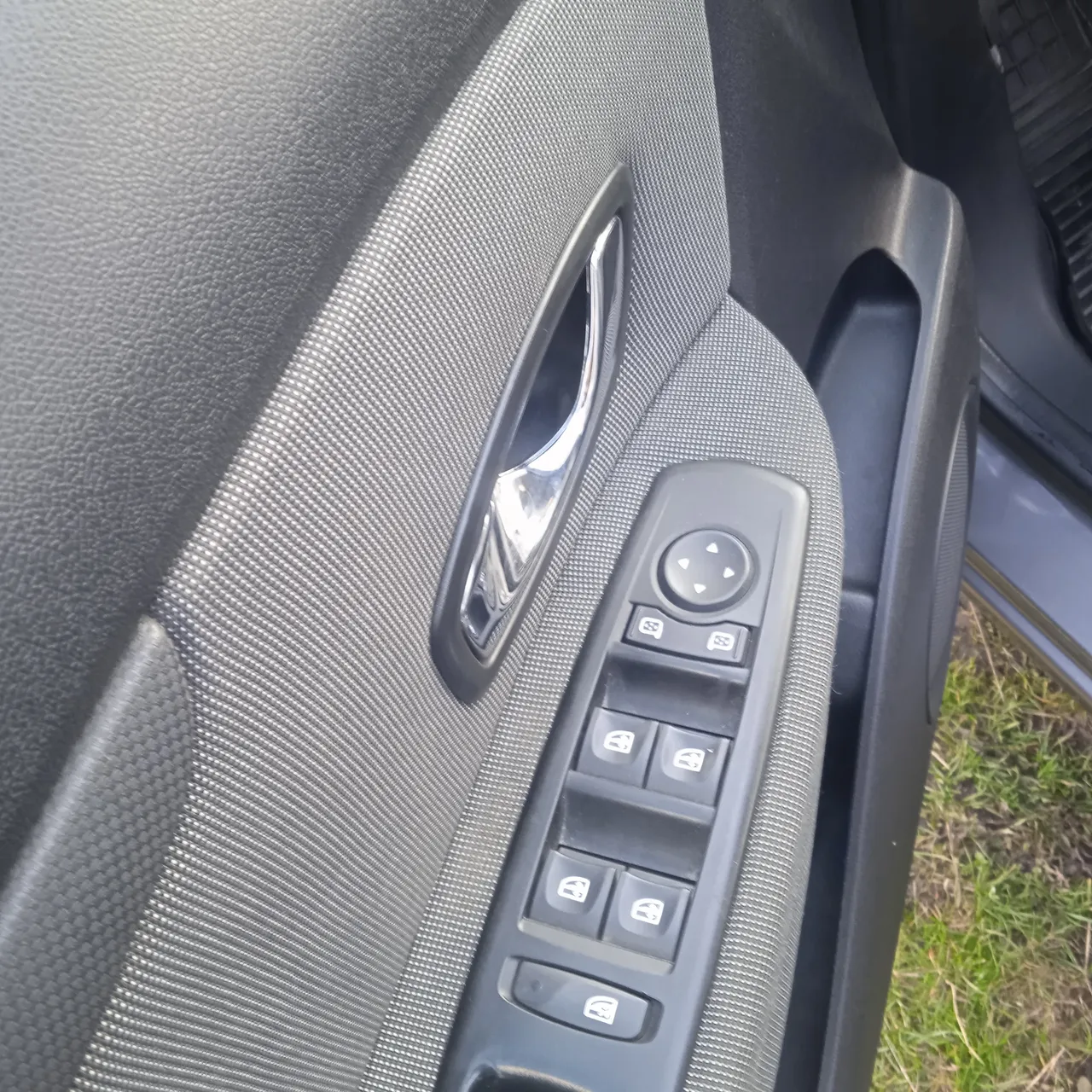 Renault Scenic - фото 8