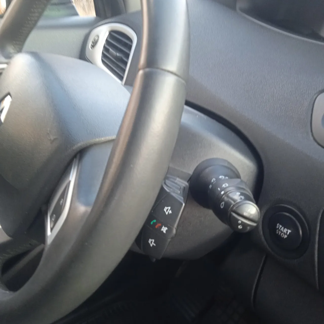 Renault Scenic - фото 11