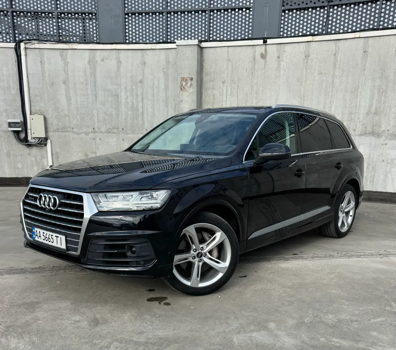 Audi Q7 - фото 1