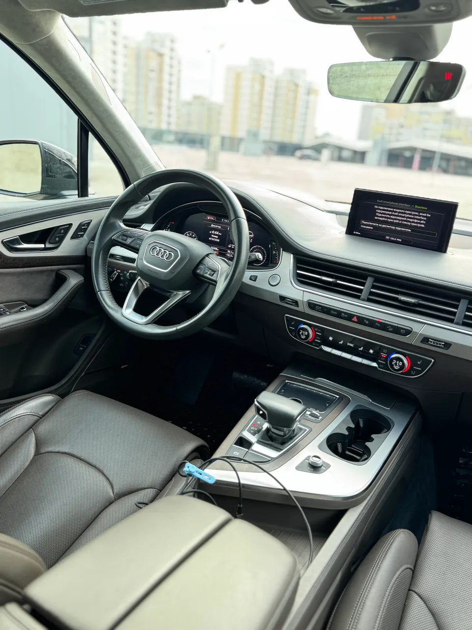 Audi Q7 - фото 11