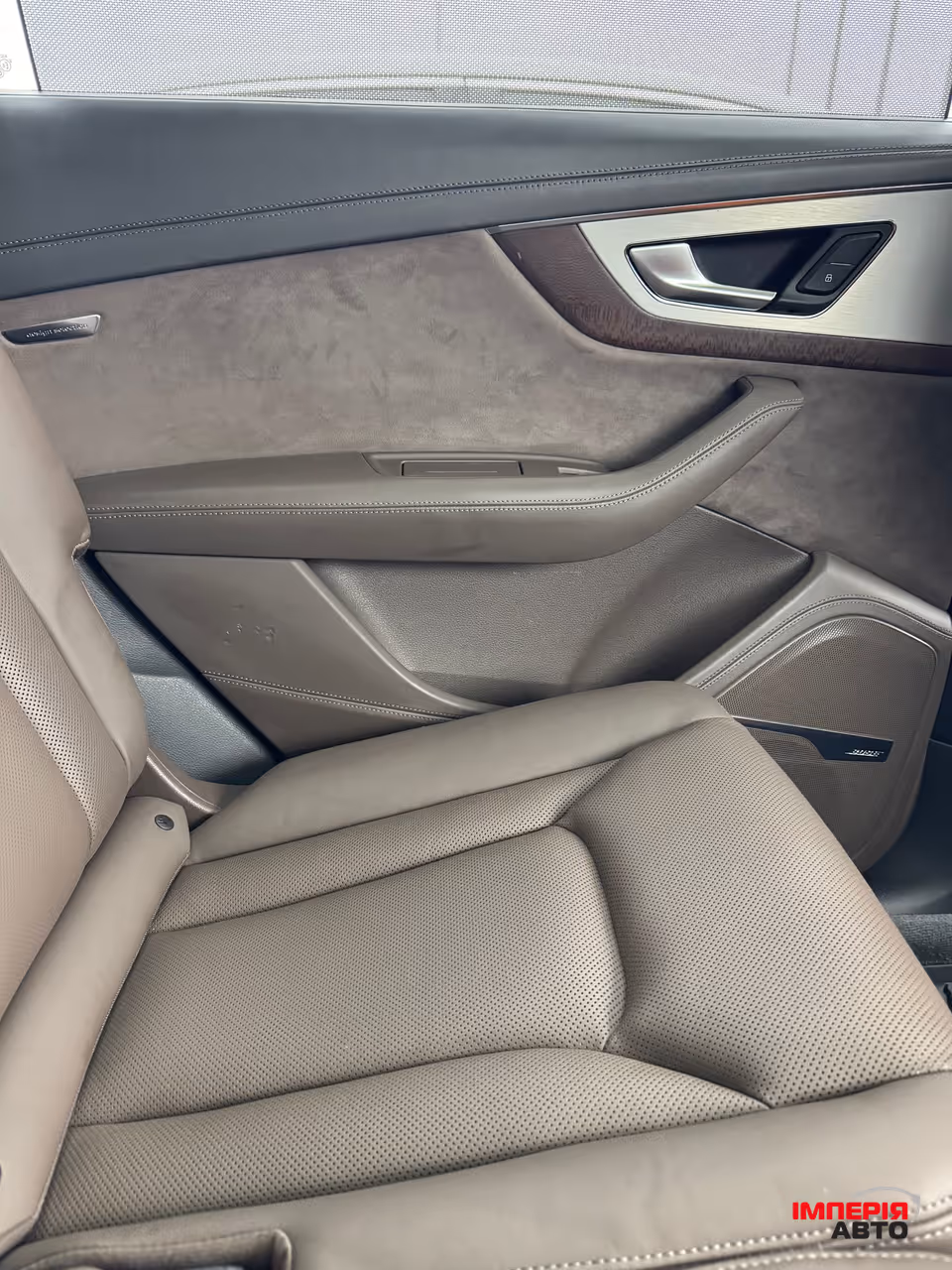 Audi Q7 - фото 11
