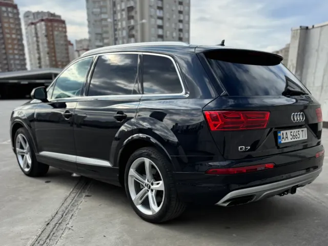 Audi Q7 - фото 2