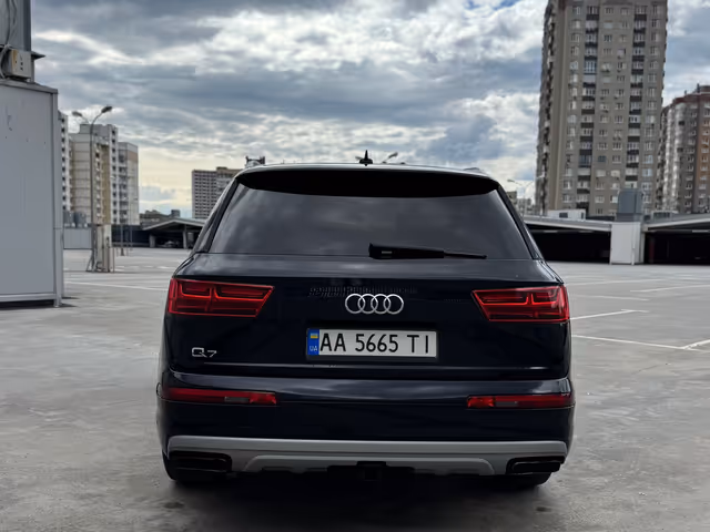 Audi Q7 - фото 4