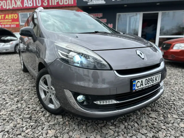 Renault Megane - фото 1