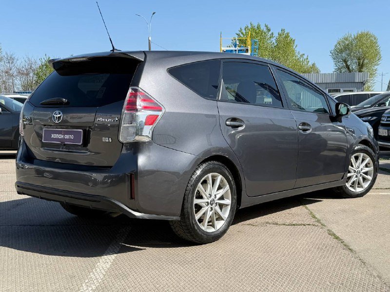 Toyota Prius - фото 2