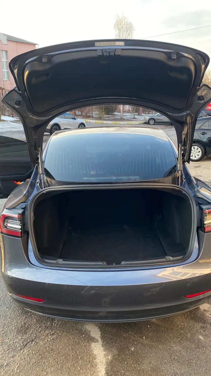 Tesla Model 3 - фото 11