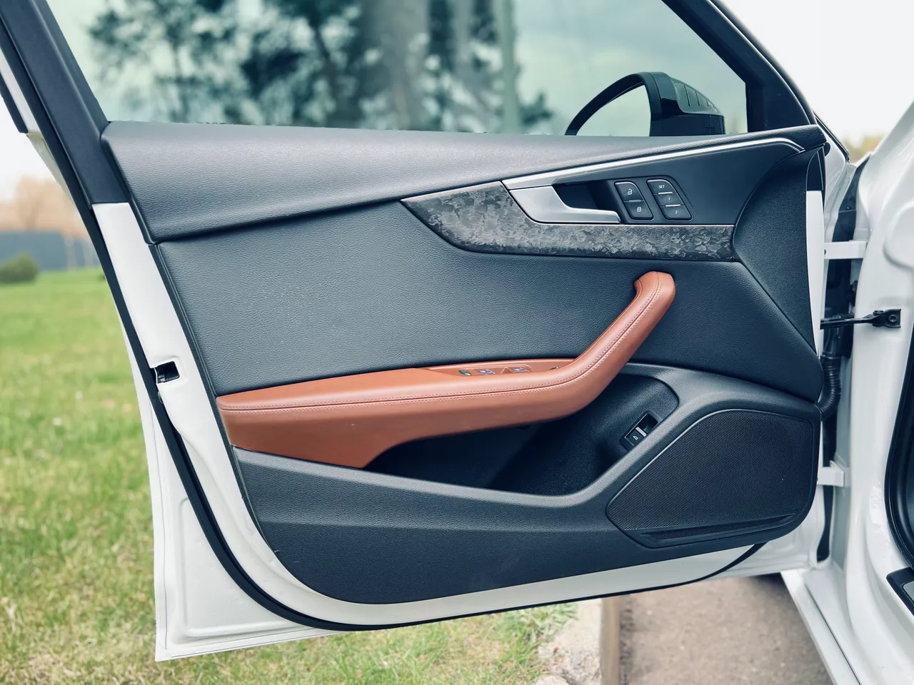 Audi A4 - фото 40