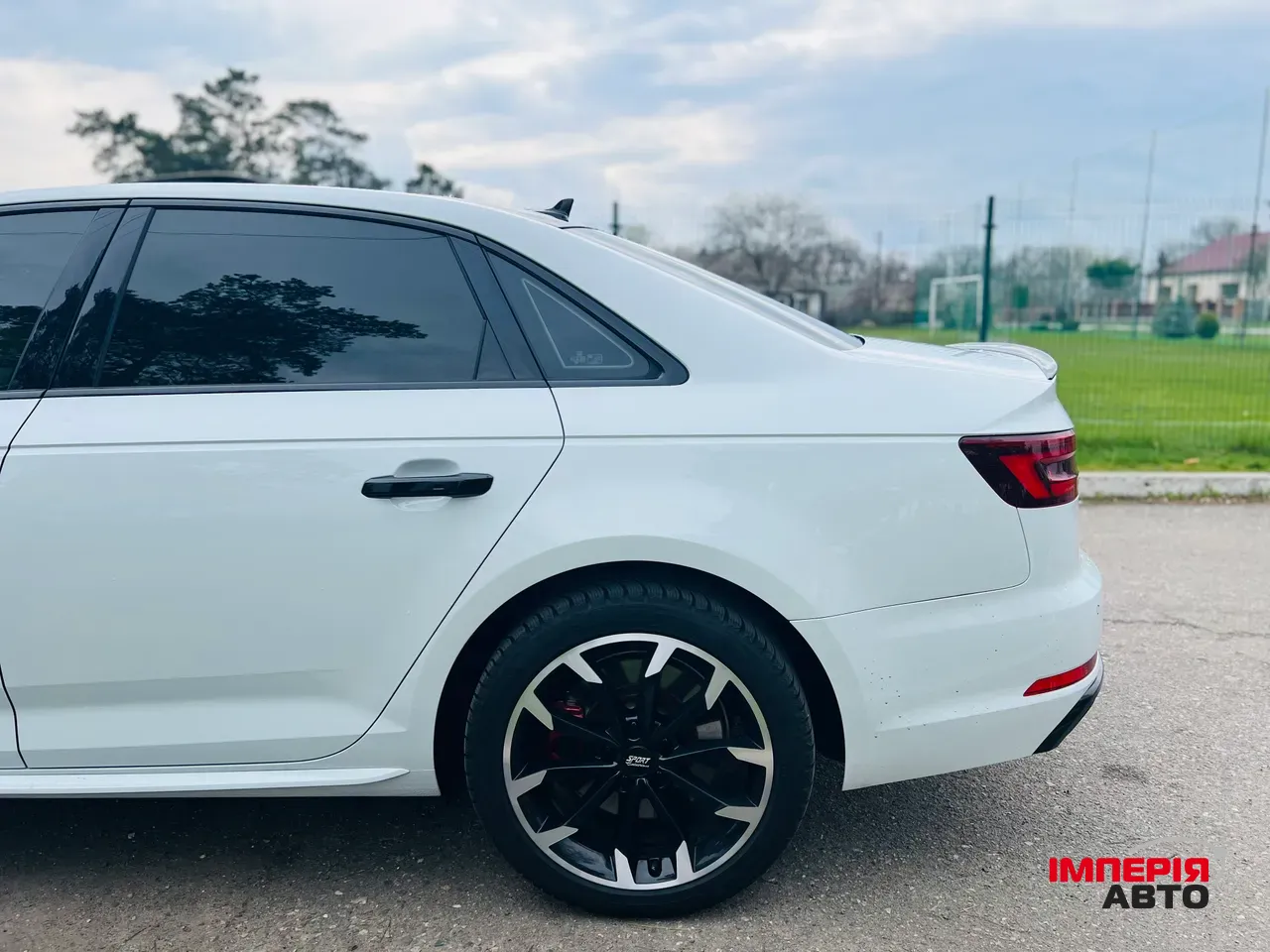 Audi A4 - фото 9