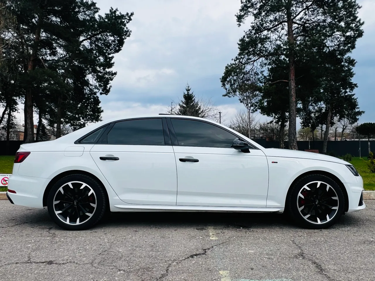 Audi A4 - фото 2