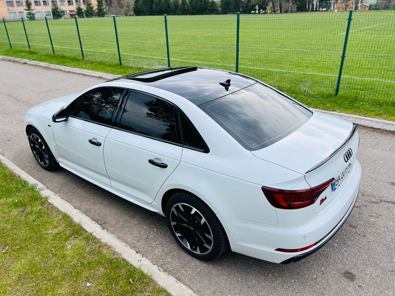 Audi A4 - фото 13