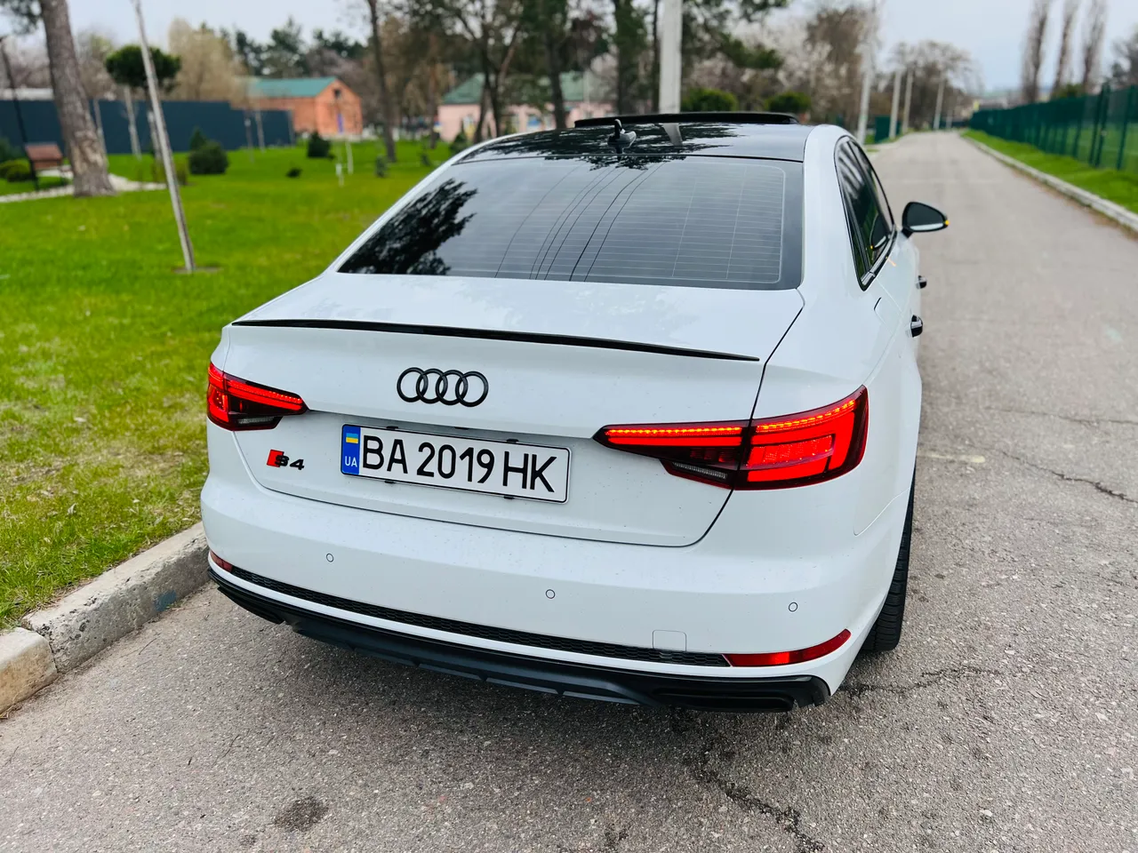 Audi A4 - фото 18