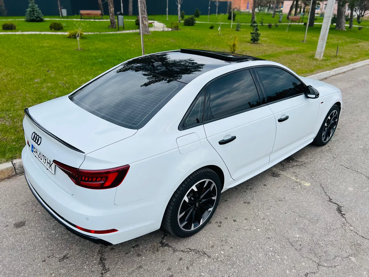 Audi A4 - фото 12