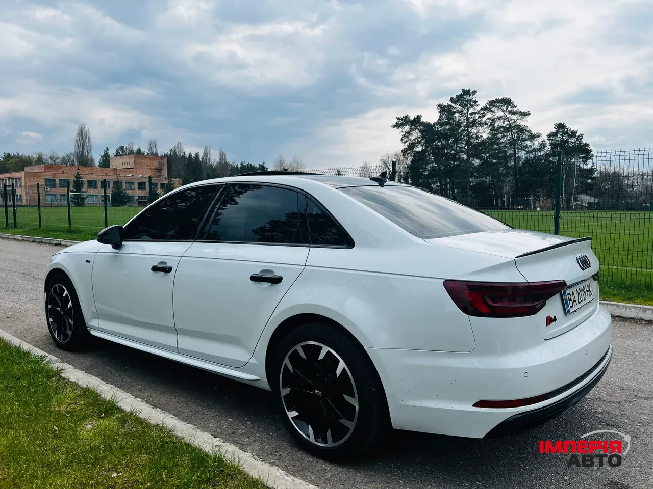 Audi A4 - фото 4