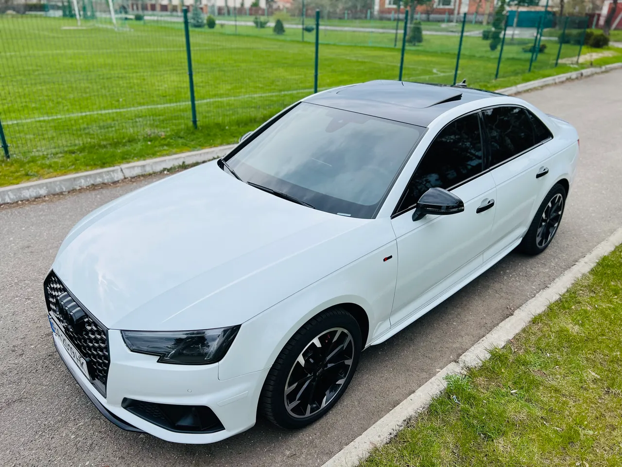 Audi A4 - фото 14