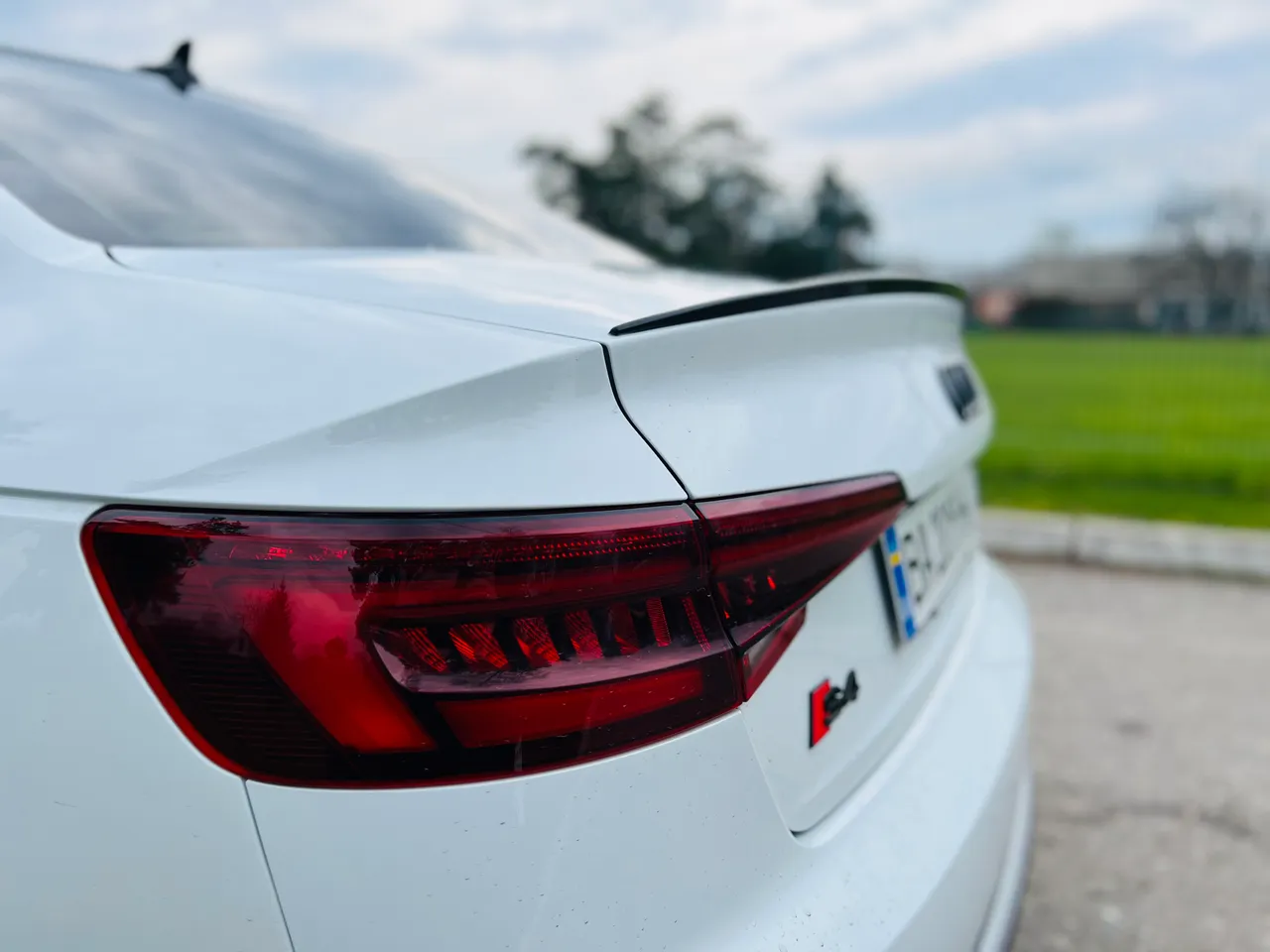 Audi A4 - фото 25