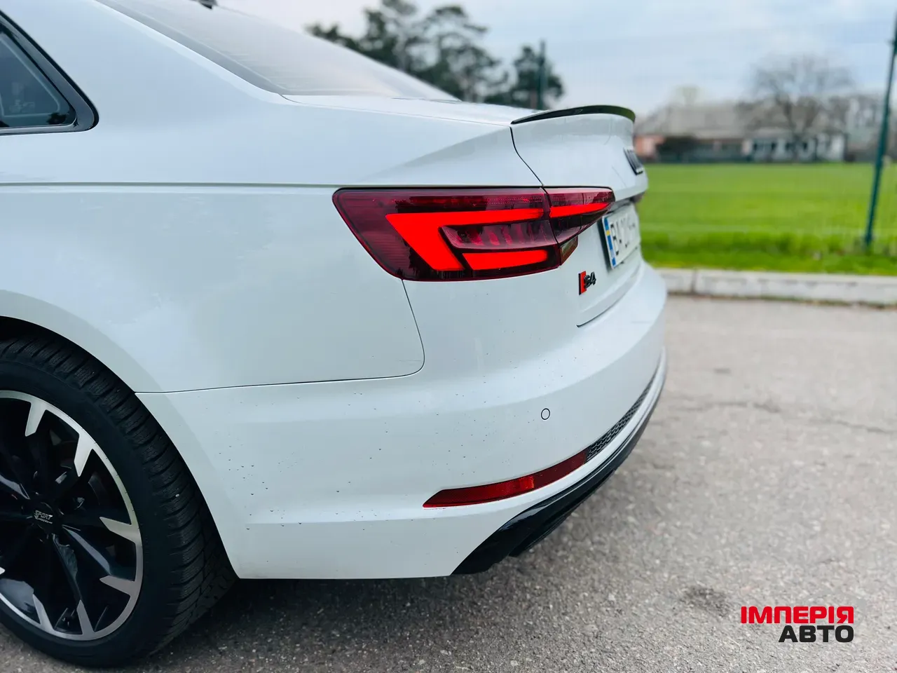 Audi A4 - фото 16