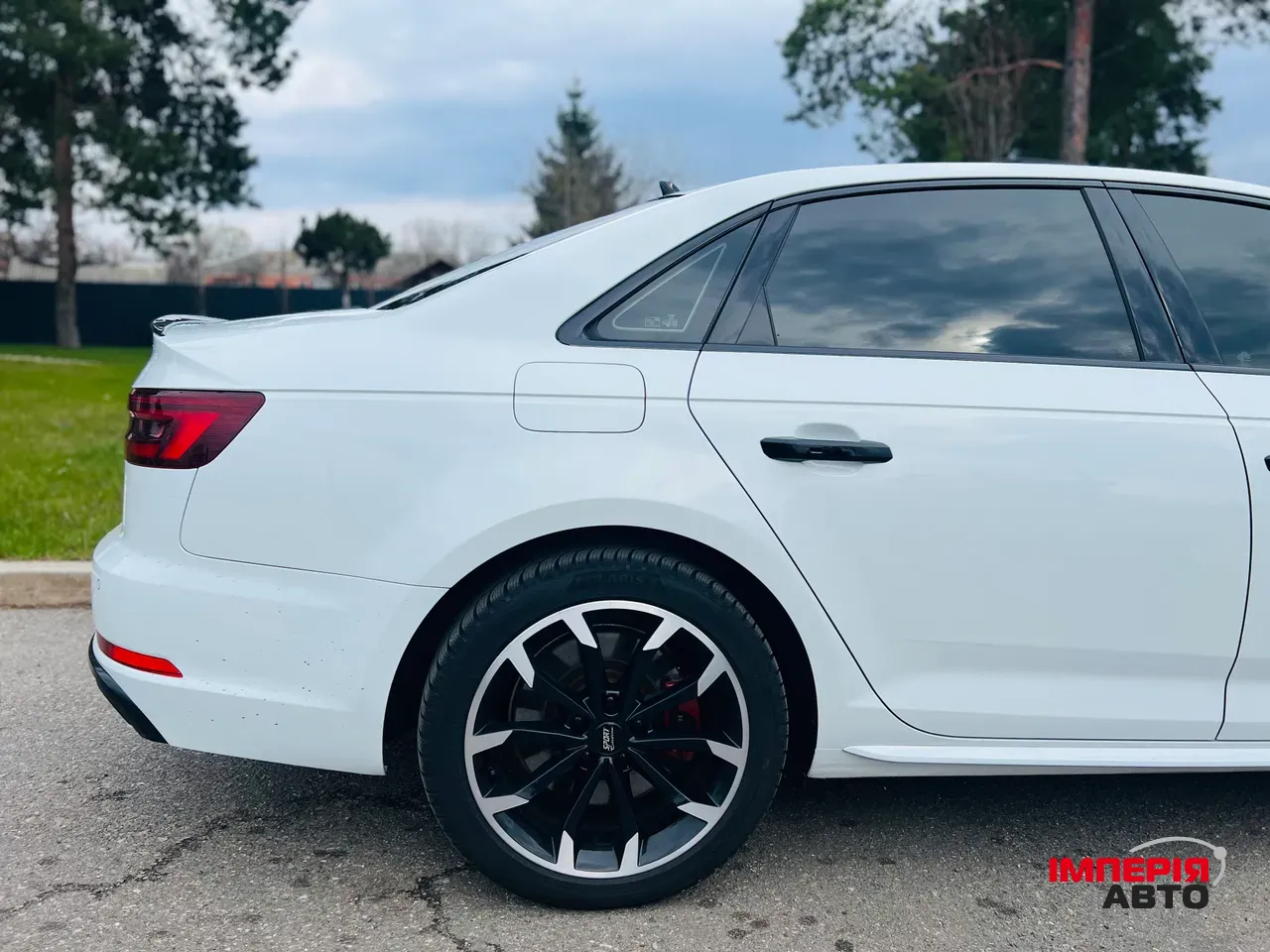 Audi A4 - фото 8