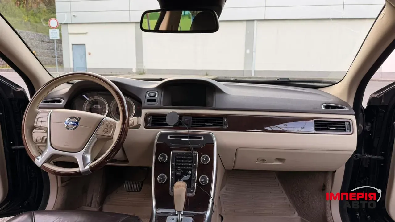Volvo XC70 - фото 8