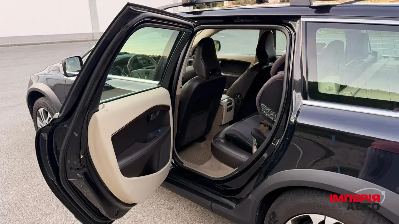 Volvo XC70 - фото 3