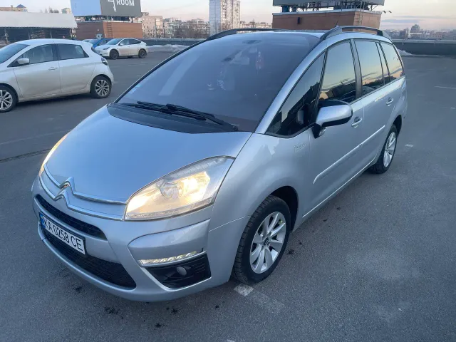 Citroen C4 Picasso - фото 1