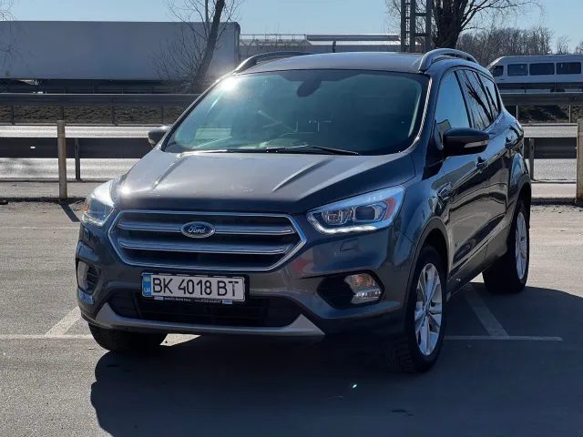 Ford Kuga - фото 1