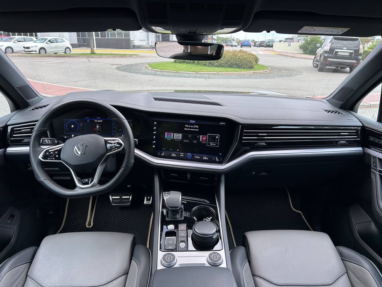 Volkswagen Touareg - фото 8