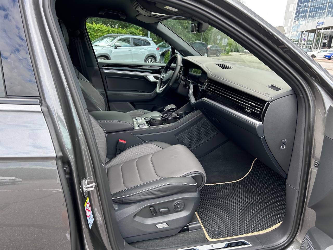 Volkswagen Touareg - фото 9