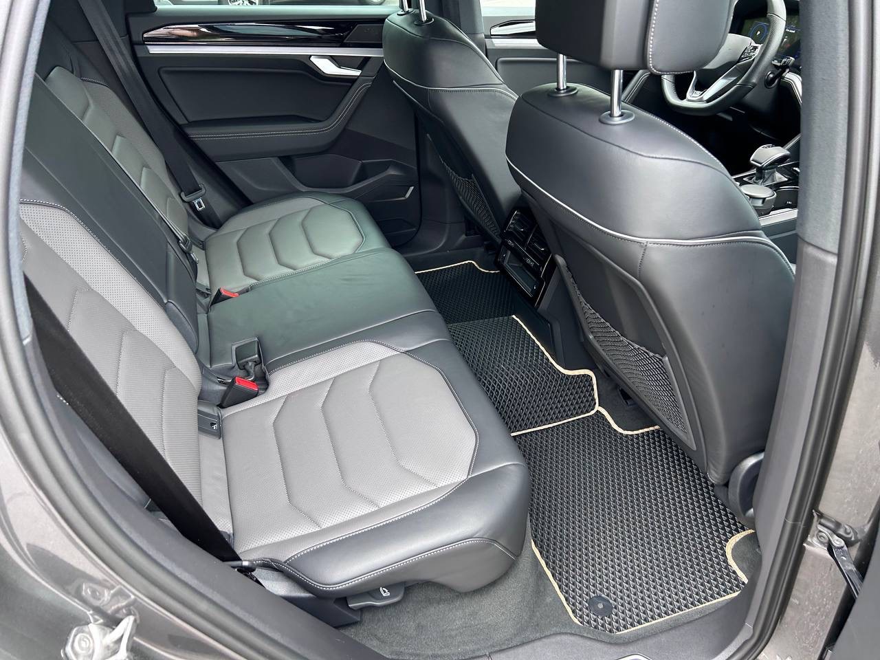 Volkswagen Touareg - фото 40