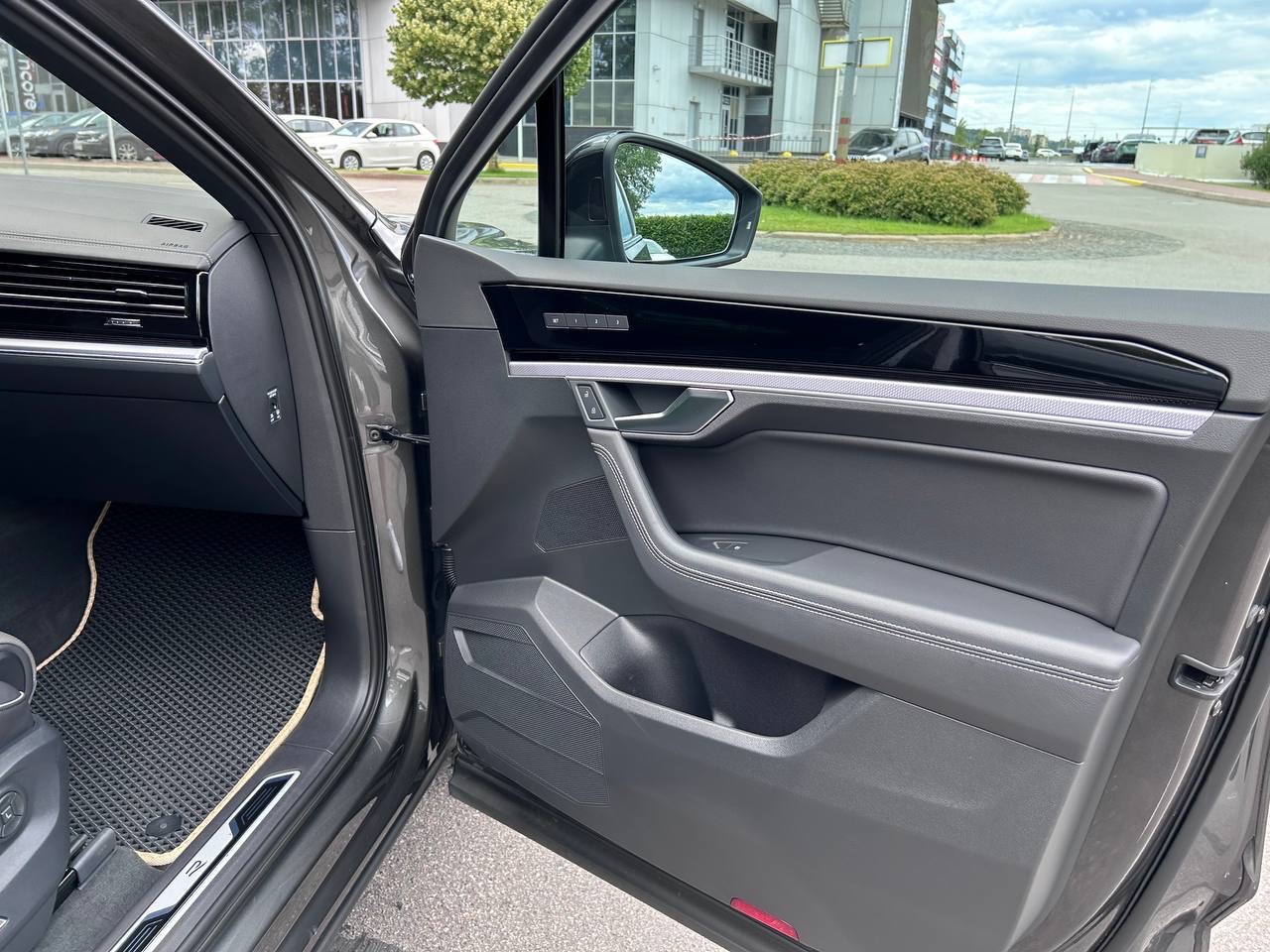 Volkswagen Touareg - фото 15