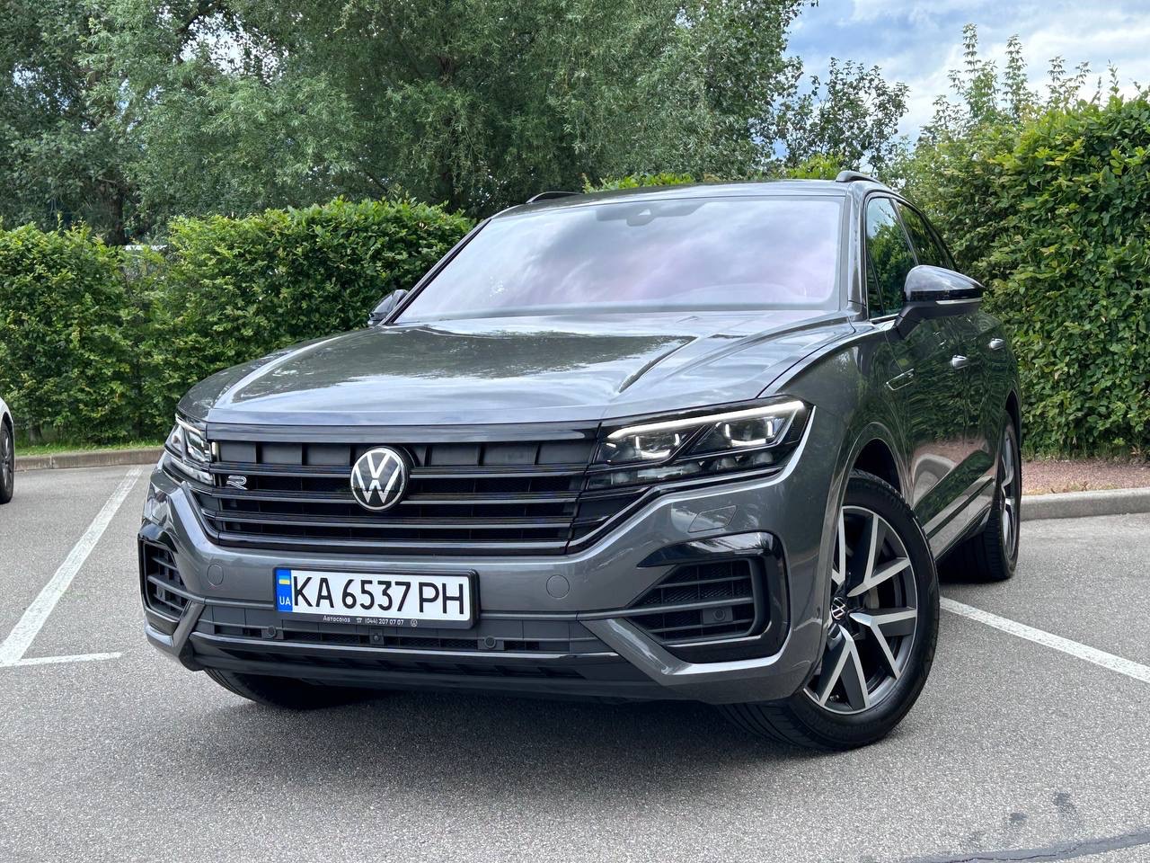 Volkswagen Touareg - фото 1