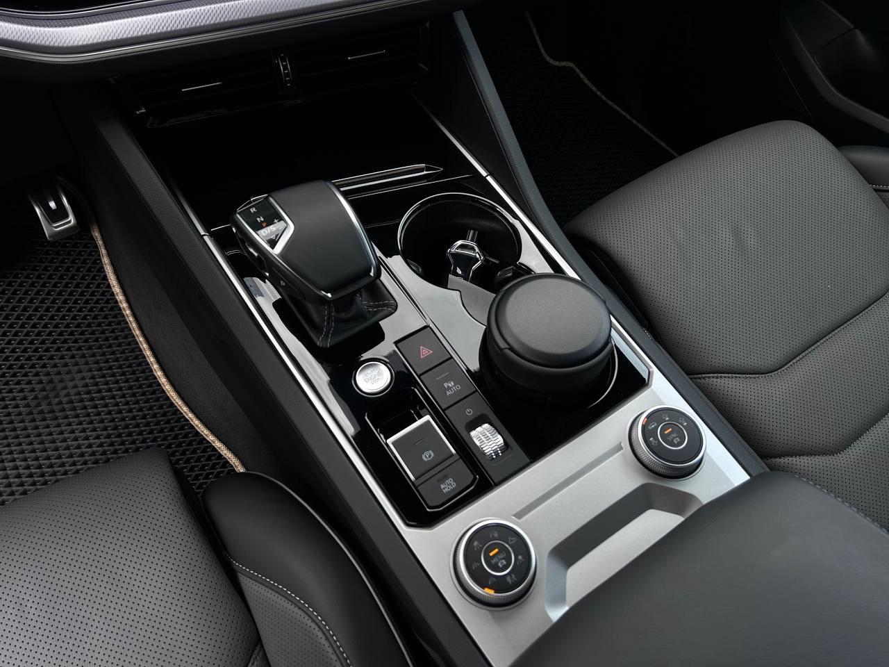 Volkswagen Touareg - фото 55