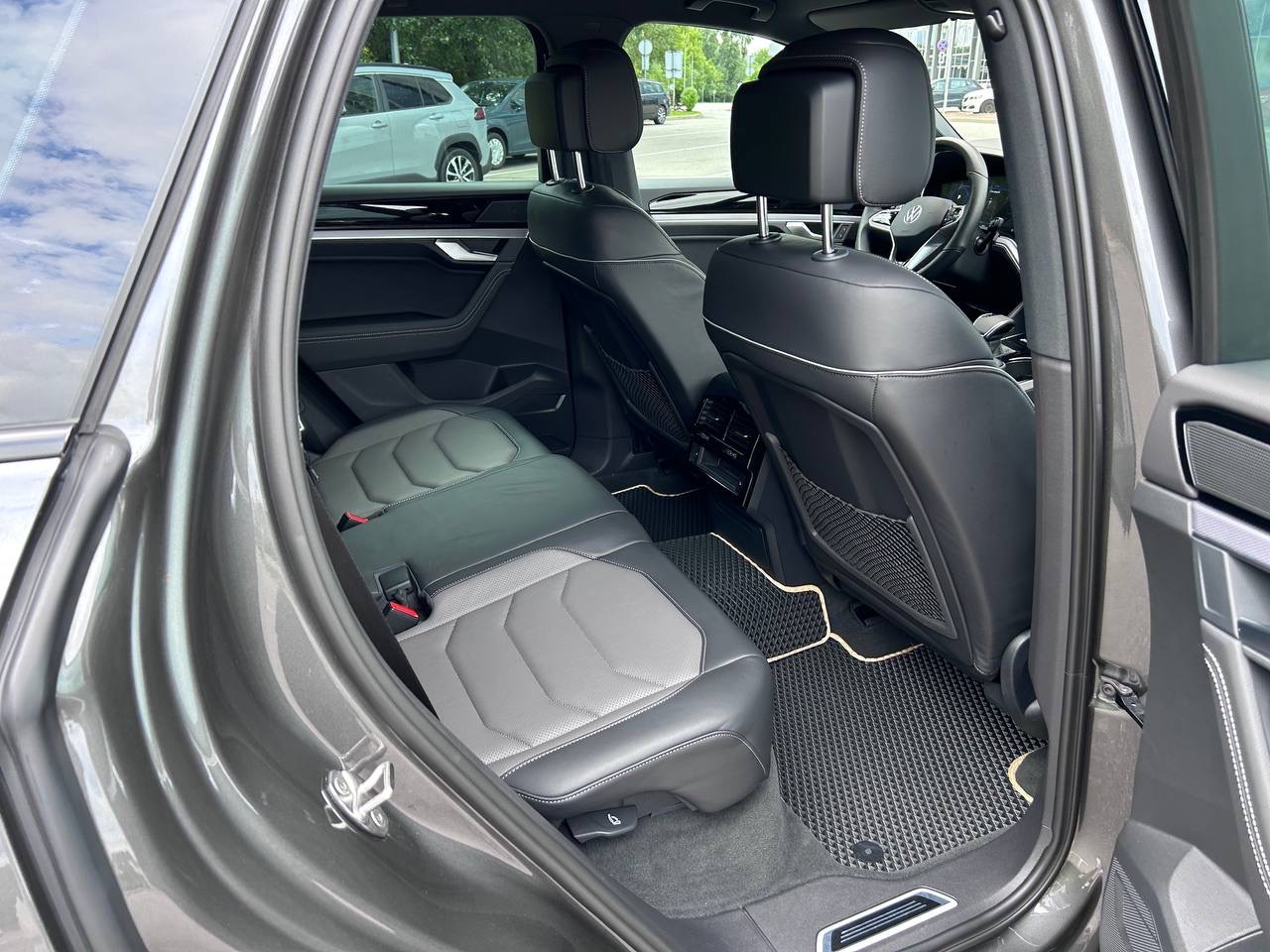 Volkswagen Touareg - фото 18