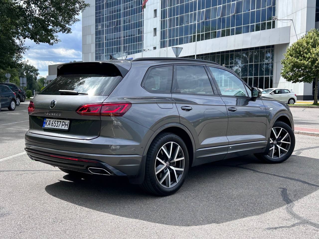 Volkswagen Touareg - фото 2