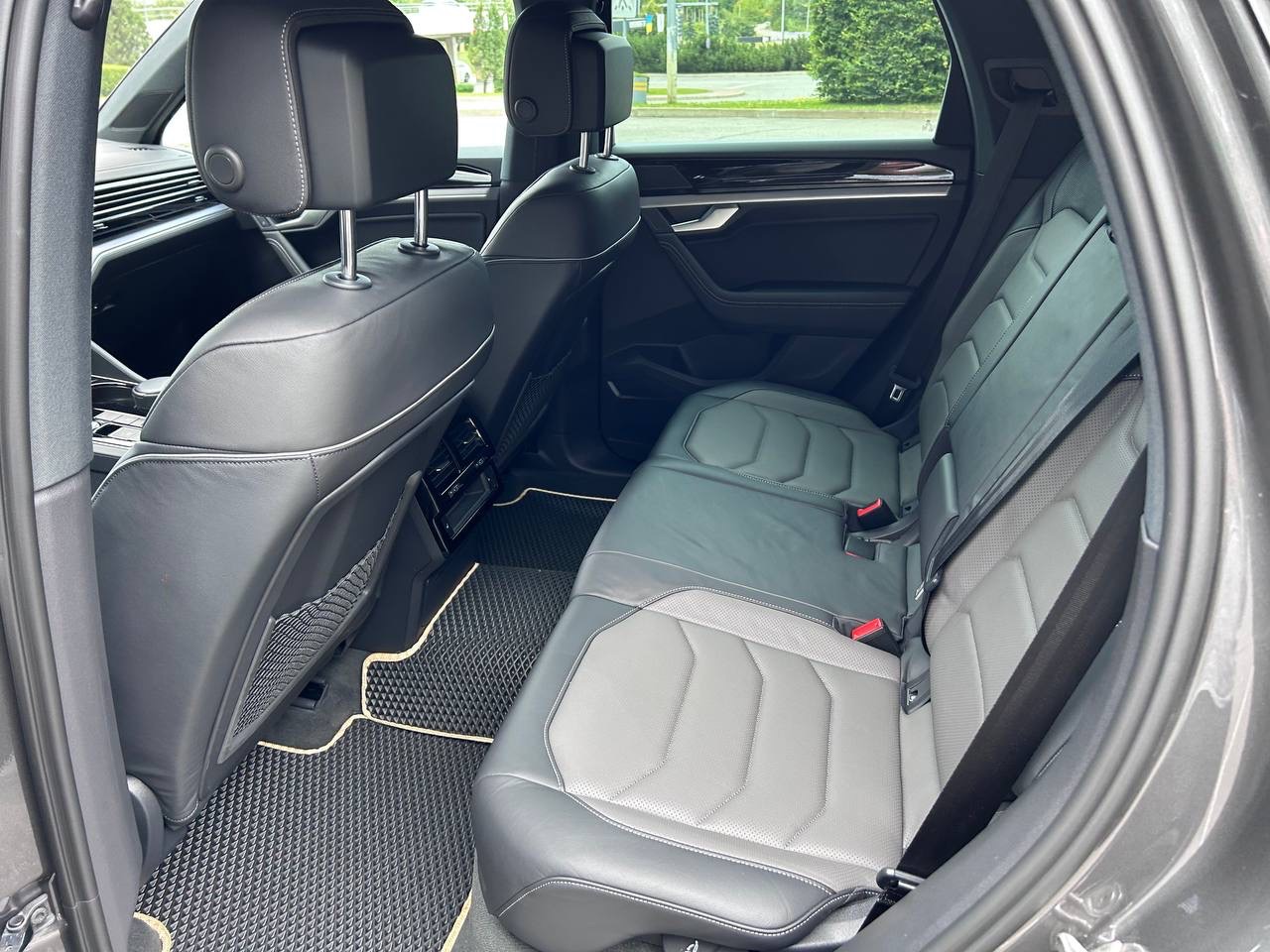 Volkswagen Touareg - фото 16