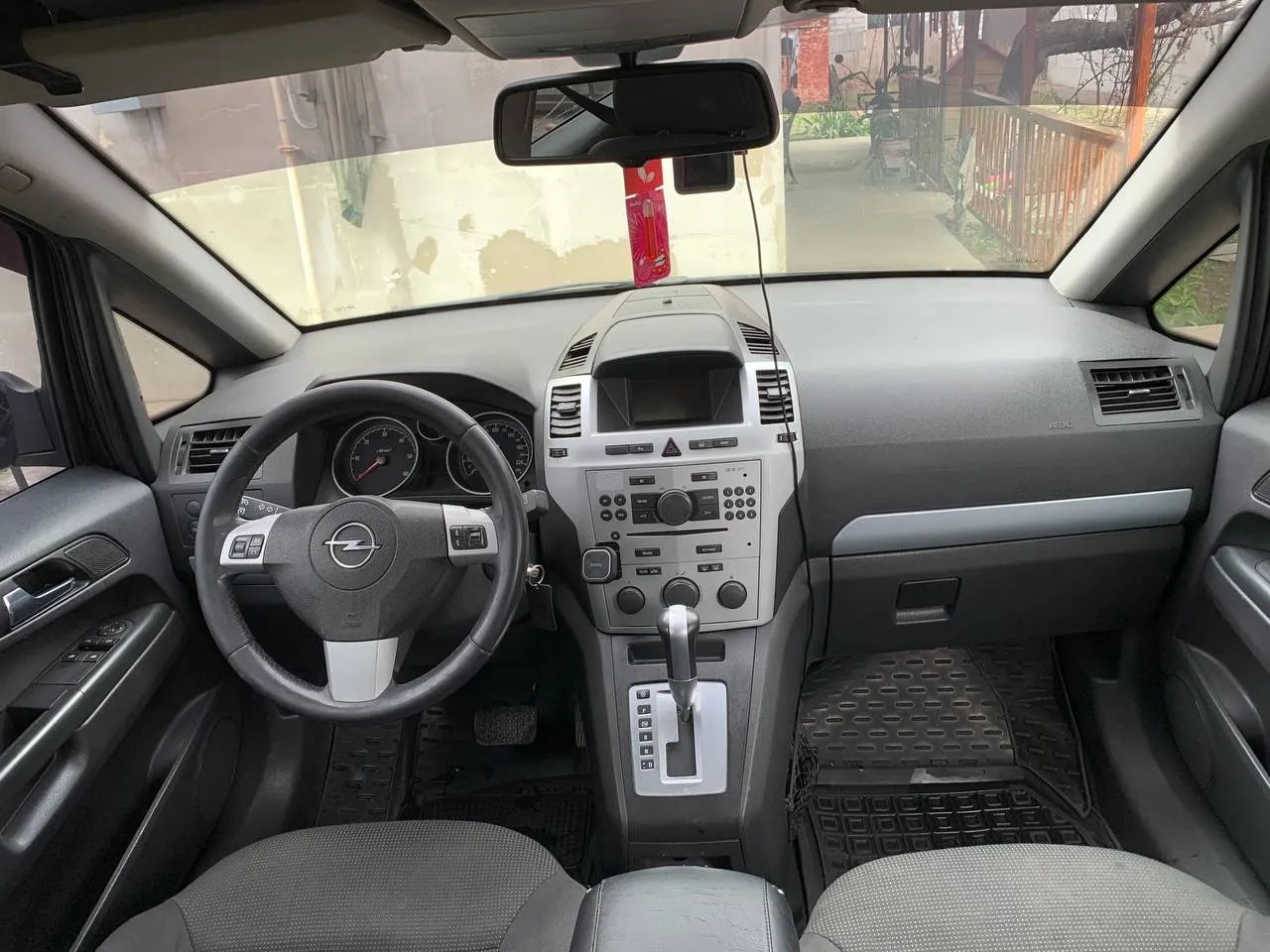 Opel Zafira - фото 7