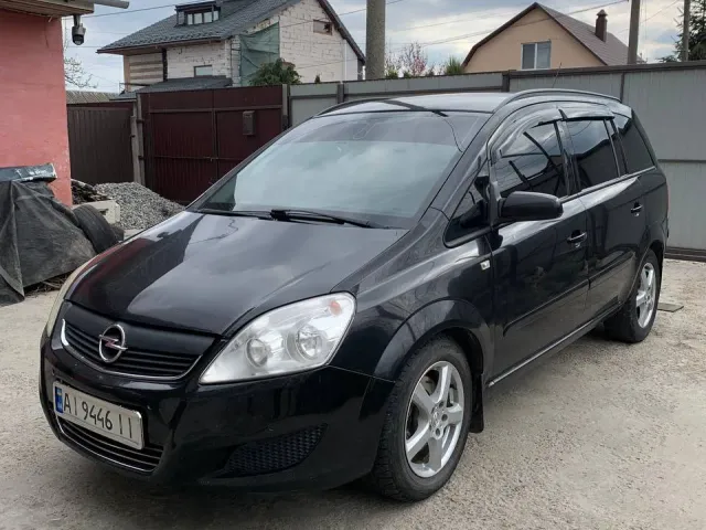 Opel Zafira - фото 1