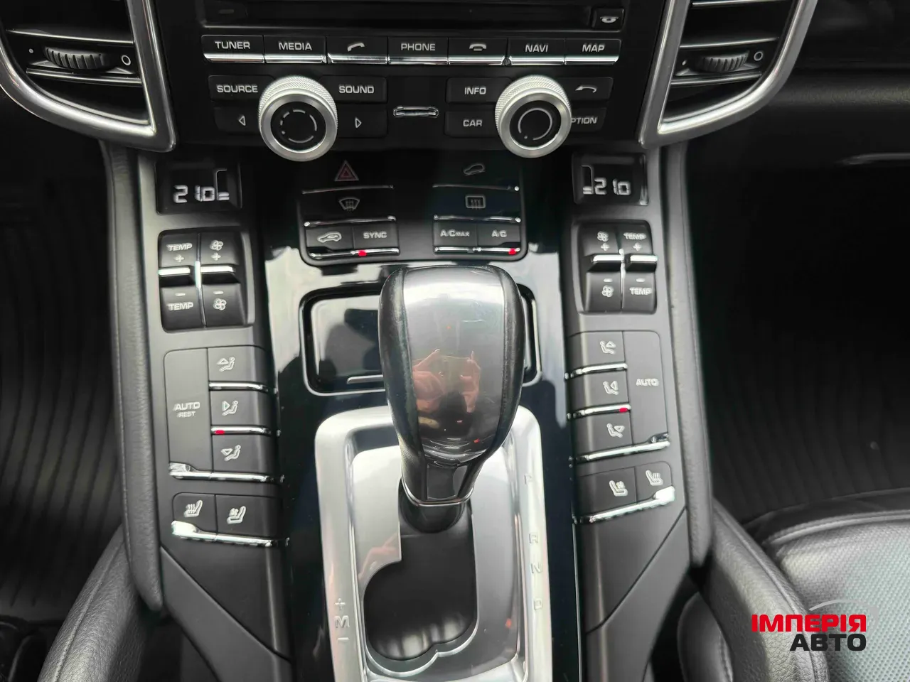 Porsche Cayenne - фото 28