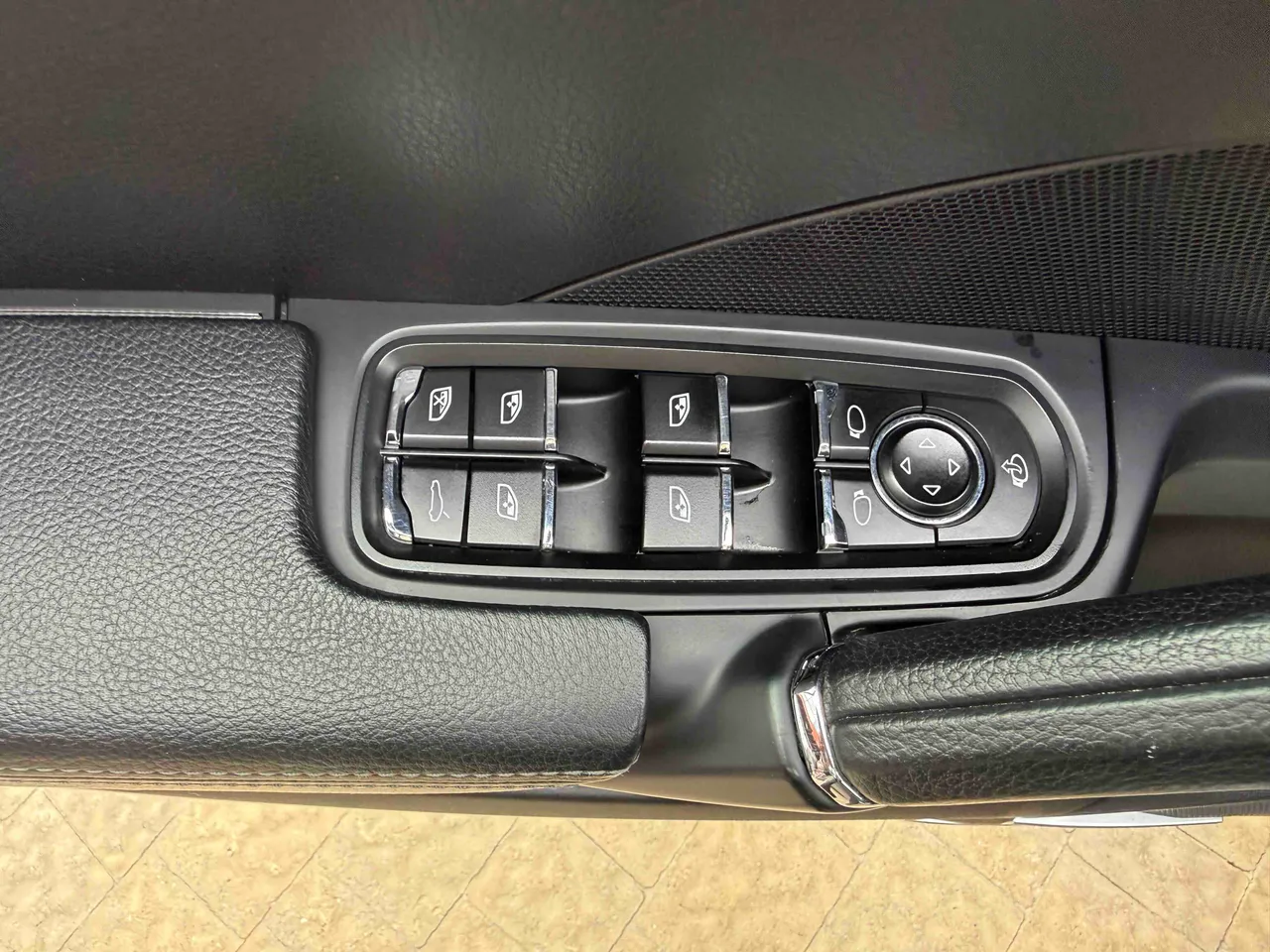 Porsche Cayenne - фото 16