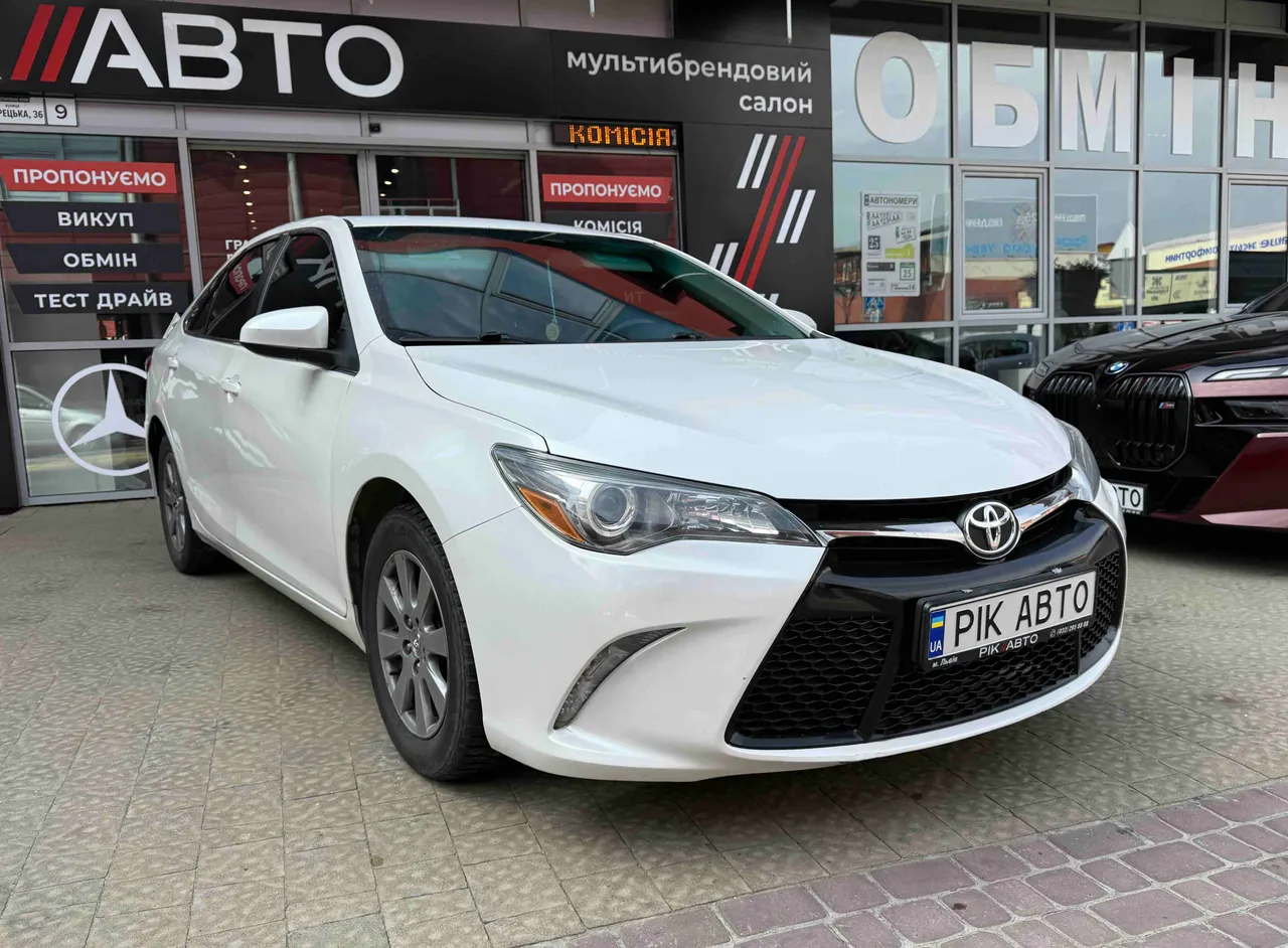 Toyota Camry - фото 4