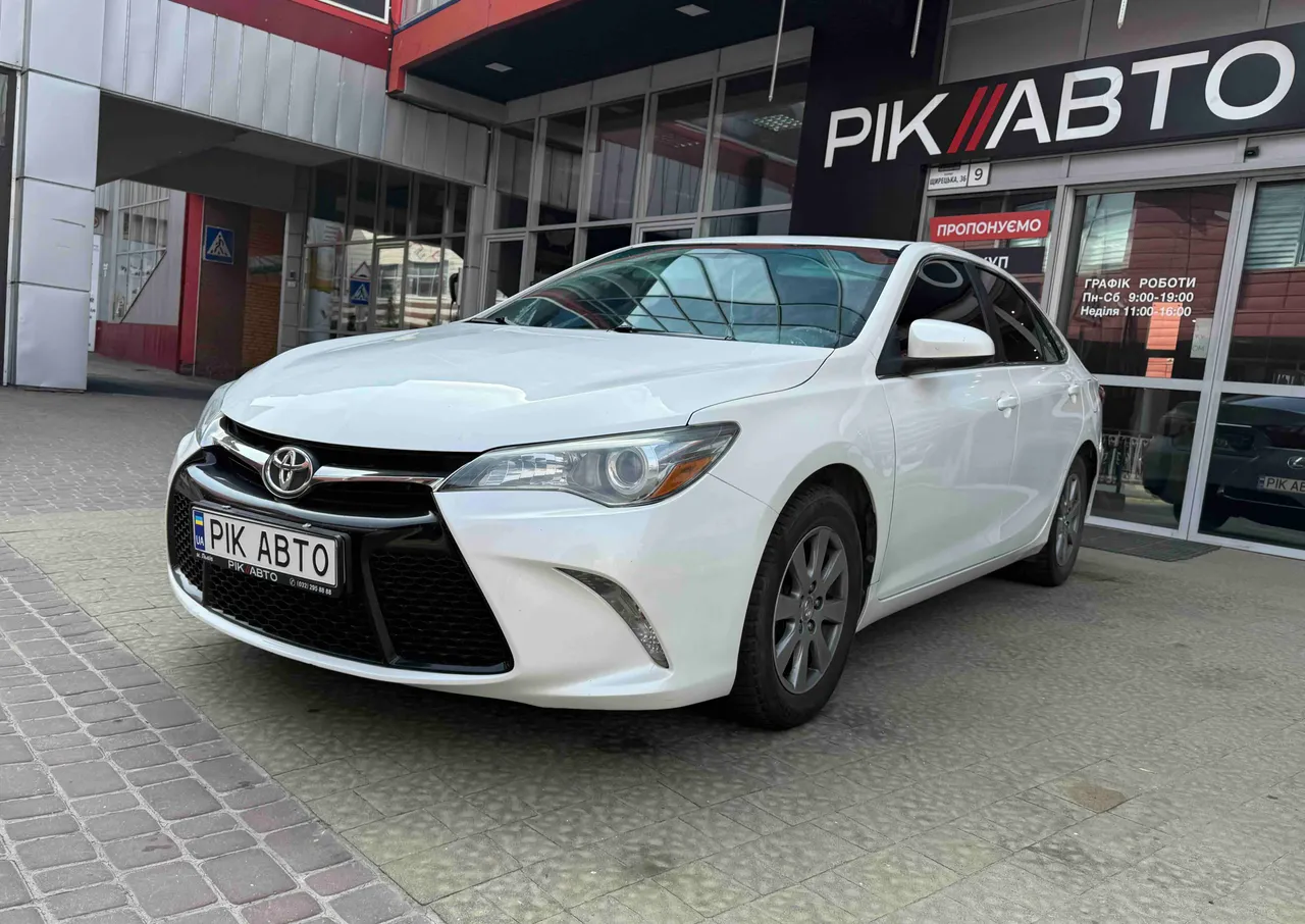 Toyota Camry - фото 2