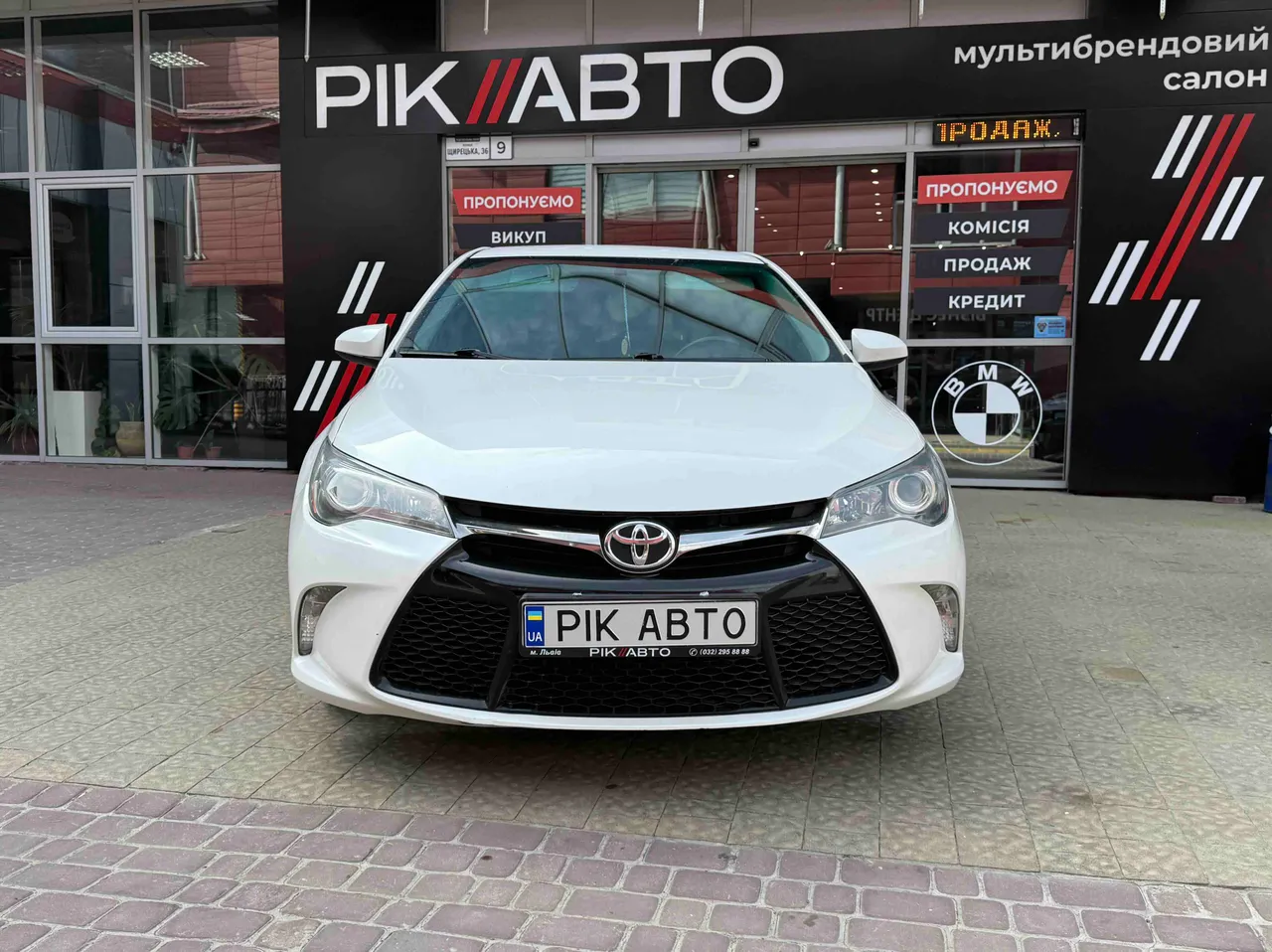 Toyota Camry - фото 3