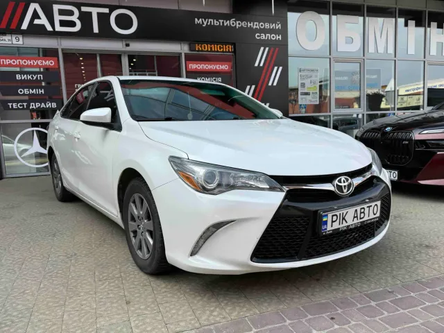 Toyota Camry - фото 4