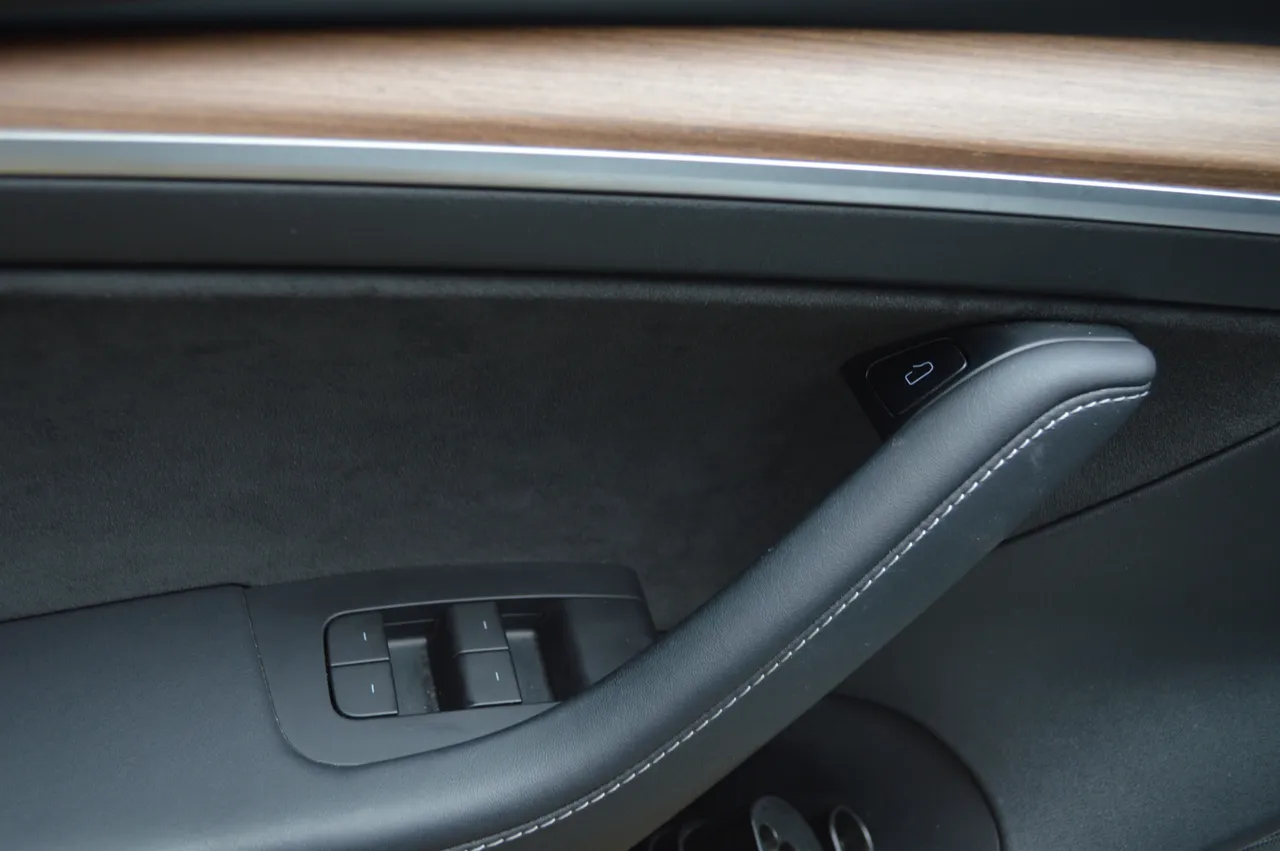 Tesla Model 3 - фото 16